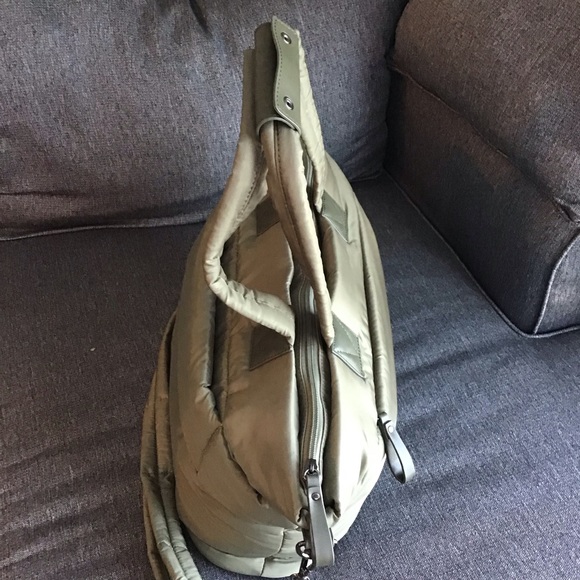 Isaac Mizrahi New York “The Weekender” Quilted HandBag Preowned - Picture 2 of 11